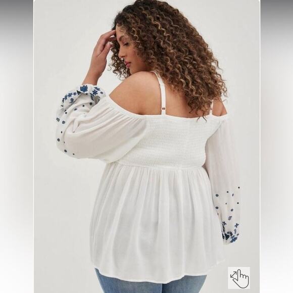 Torrid Gauze Embroidered Smocked Cold Shoulder White & Blue Top Size 4X - Picture 2 of 10